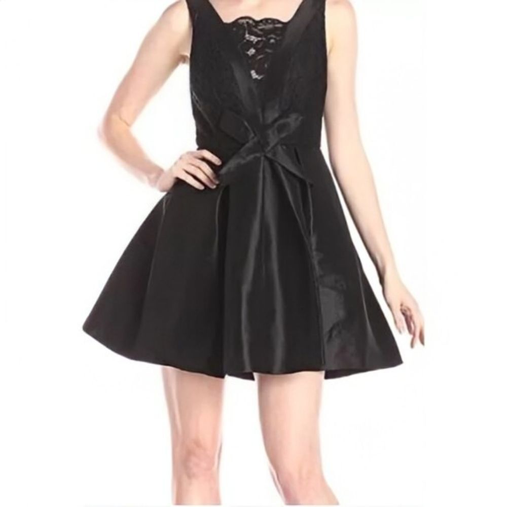 NEW CeCe By Cynthia Steffe Black Fit & Flare V-Neck Dress - Size 6 Womens